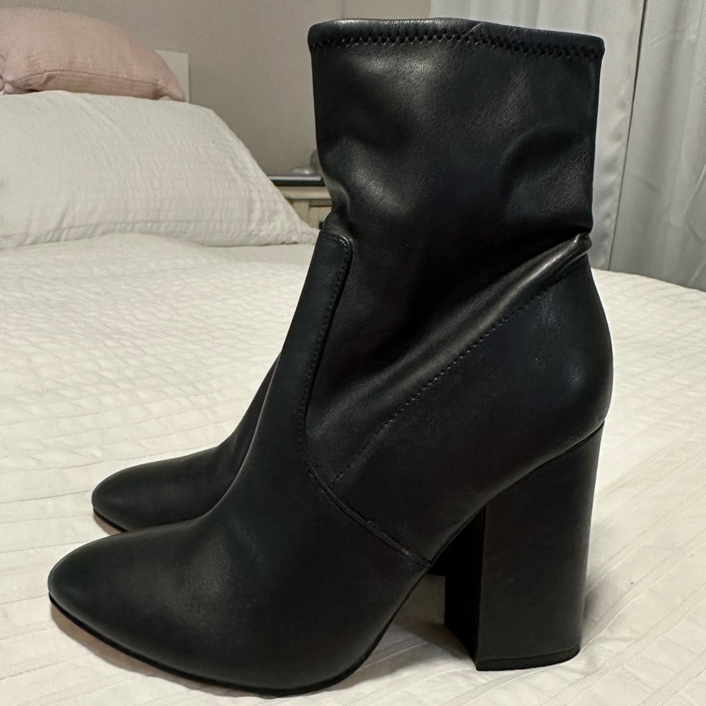Marc Fisher women’s boots size 9